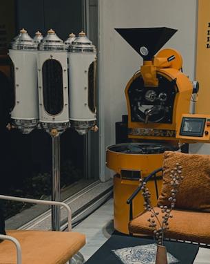 ☕ برشته‌کاری قهوه؛ از دانه‌ی سبز تا عطر بی‌نظیر فنجان